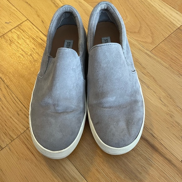 Steve Madden Gill Slip on sneaker in Grey Suede - Picture 2 of 7